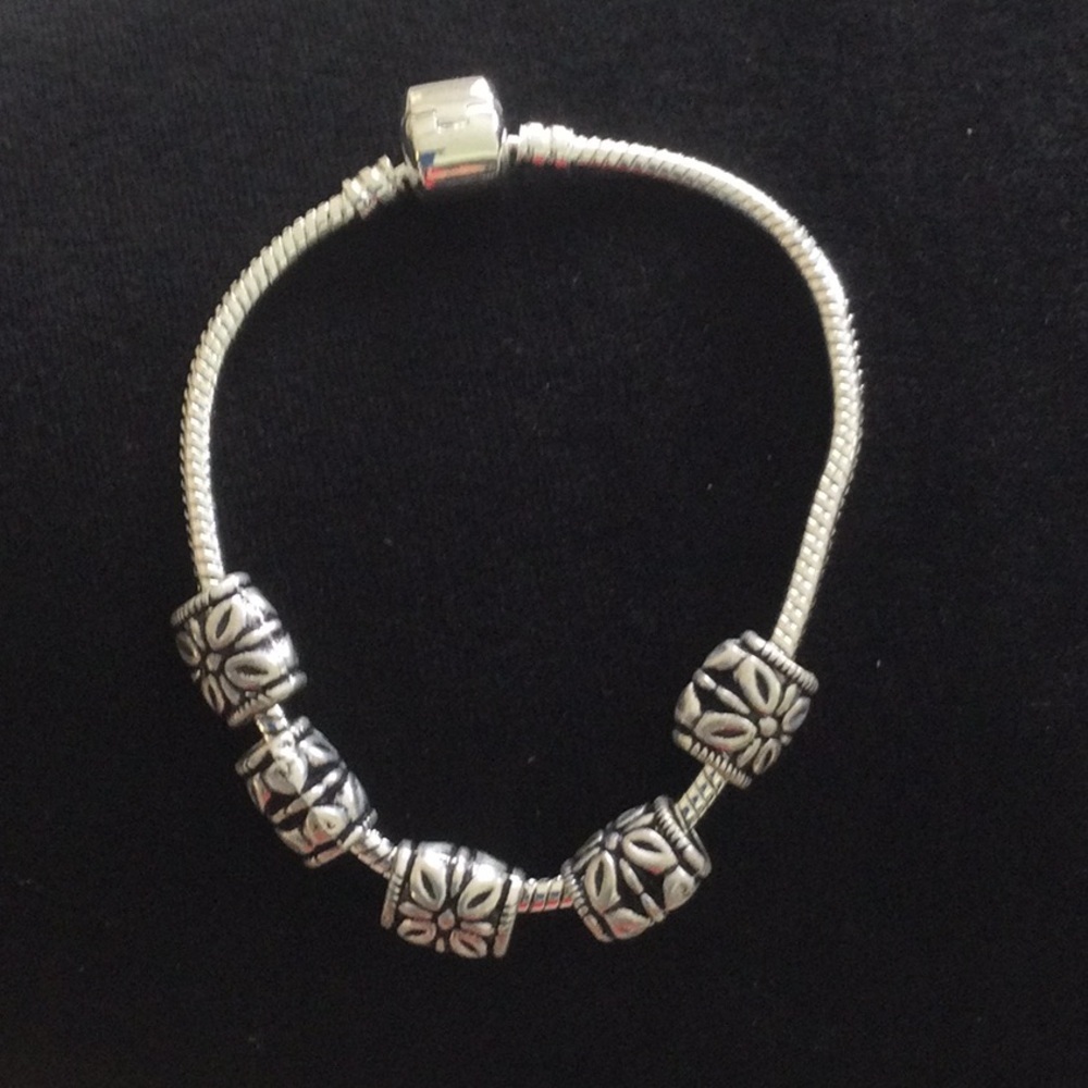 Stylish Silver Beaded Bracelet NWOT